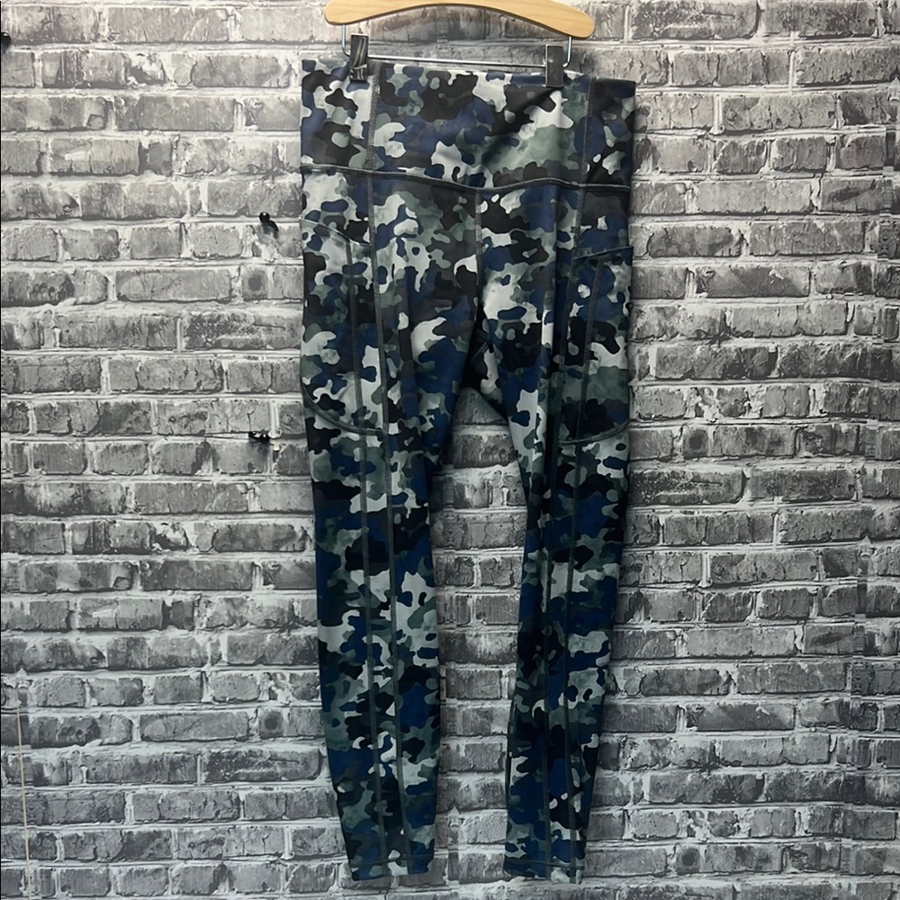 Athleta Camouflage Capri Leggings‎